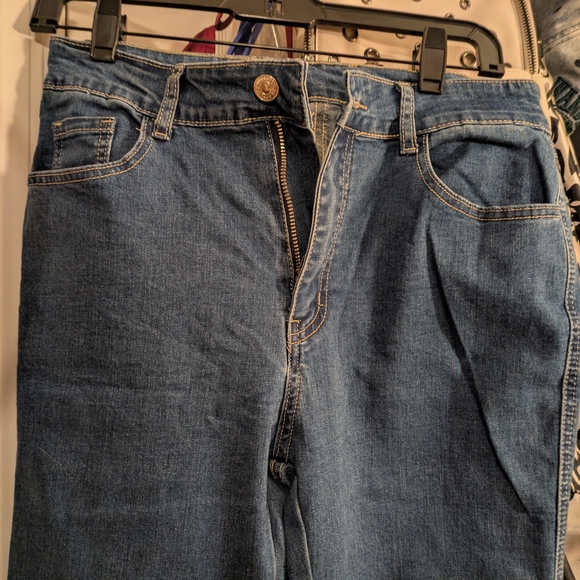 Dazy Classic Medium Wash Flare Jeans - Picture 5 of 11